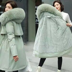 Stylish Green Fur-Trimmed Hooded Coat